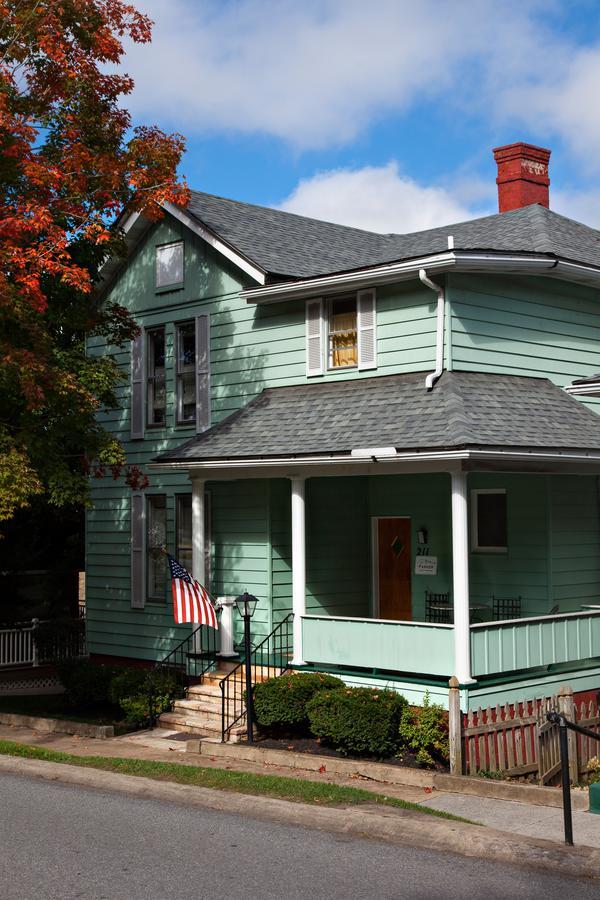 The Guest House Inn On Courthouse Square Hinton Extérieur photo