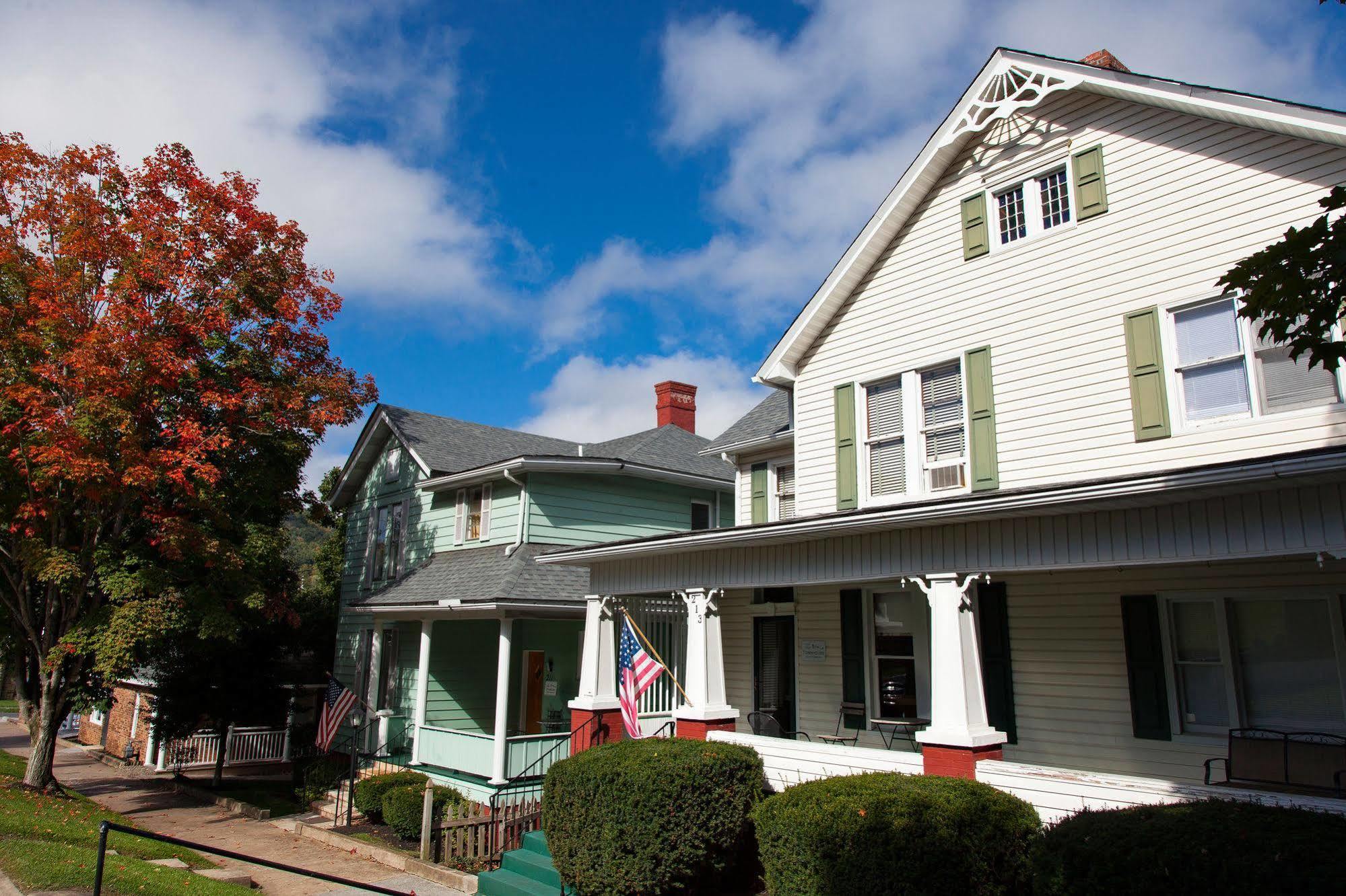 The Guest House Inn On Courthouse Square Hinton Extérieur photo